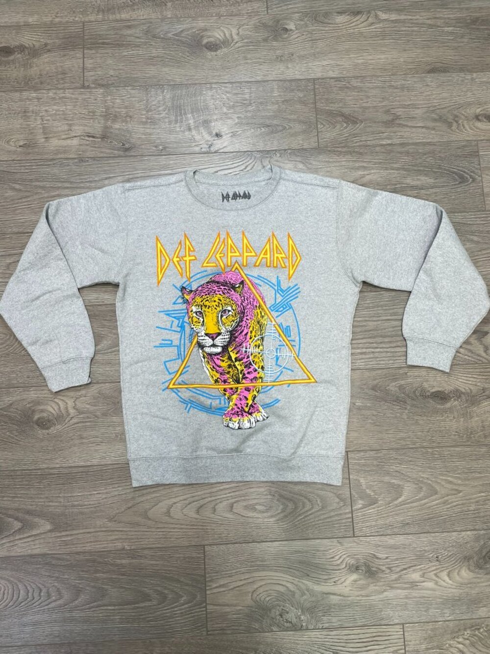 Def Leppard Graphic Crewneck Sweatshirt Grey Leopard Rock Band Pullover Size S